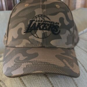 Unisex Camouflage Cap with Los Angeles LAKERS Logo. NWOT.